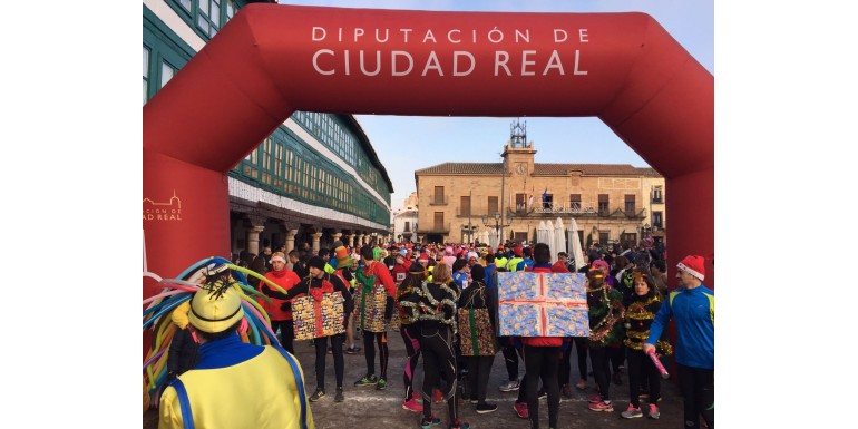San Silvestre en Almagro: mas de 400 atletas protagonizan una divertida carrera